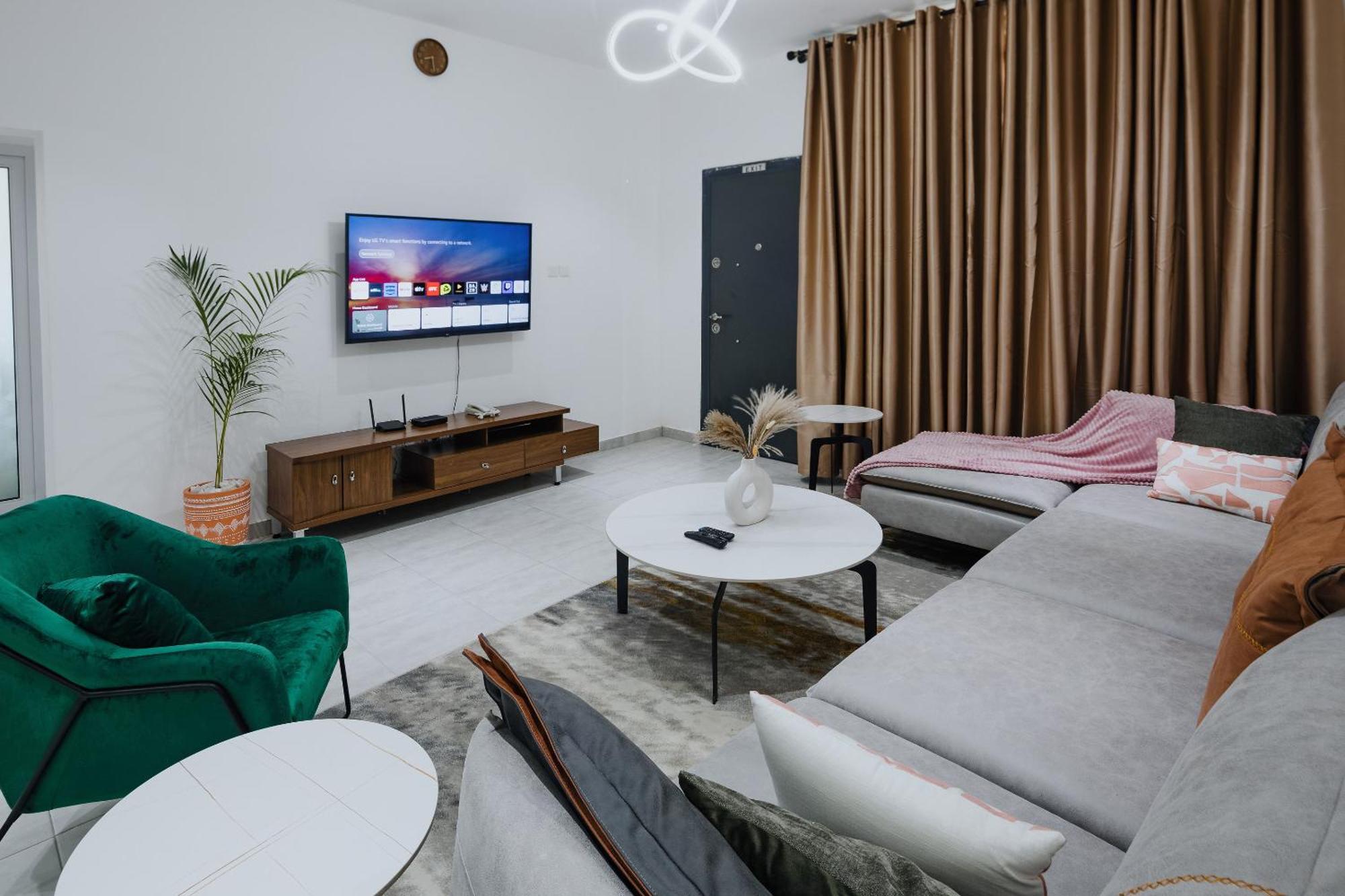 The Avery Apartments At Odomaa Place, East Airport Аккра Екстер'єр фото